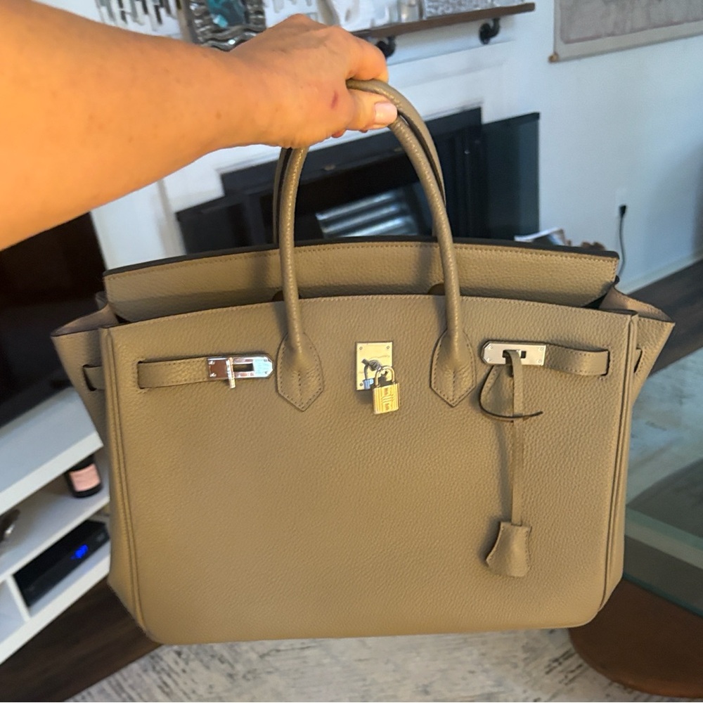 Elegant Tan Tote Bag - Picture 8 of 9